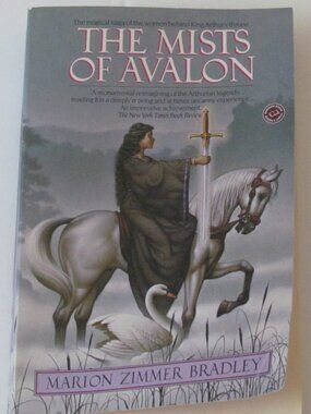 The Mists of Avalon Trade Paperback VGC